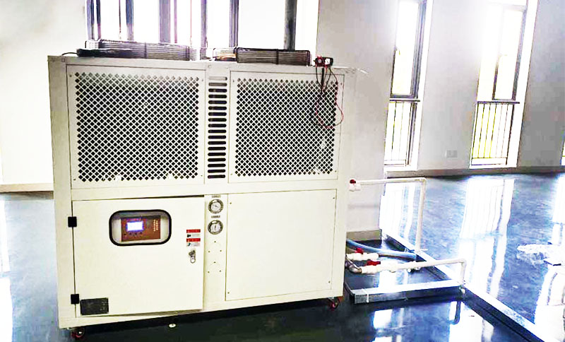 模具、吹塑、行業(yè)冷卻用箱體式冷水機